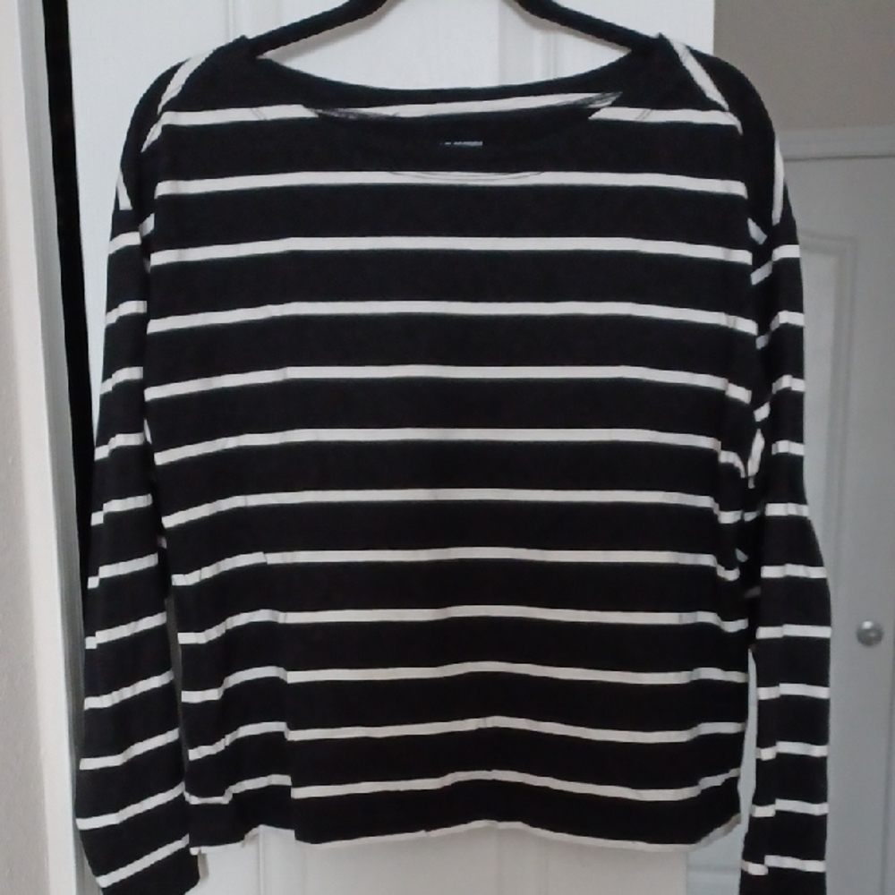 Old Navy Black and White Striped Long Sleeve Top
